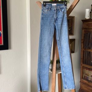 Like-New Zara Size 2 in perfect condition with cute slip on leg